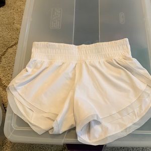 LULULEMON WHITE SHORTS SIZE 2